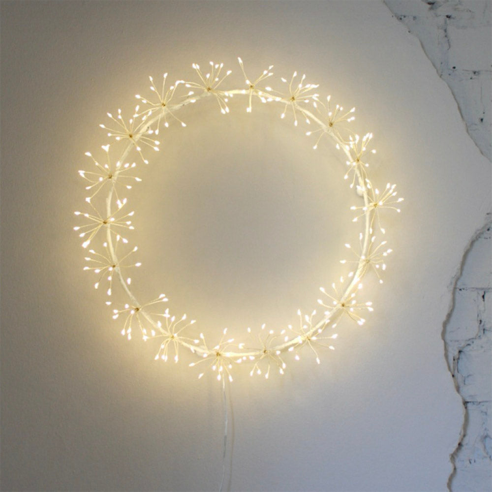 Circular fairy lights with starburst effect