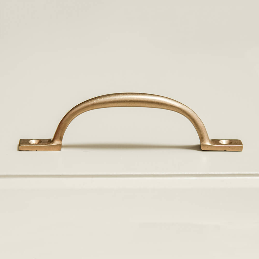 D pull handle seen from the side profile in aged brass