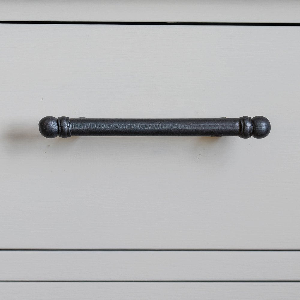 A rod pull handle with detail