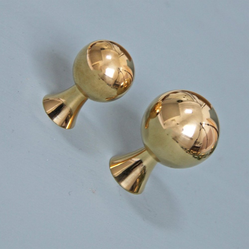 Ball shaped cabinet knobs in two sizes with fluted neck