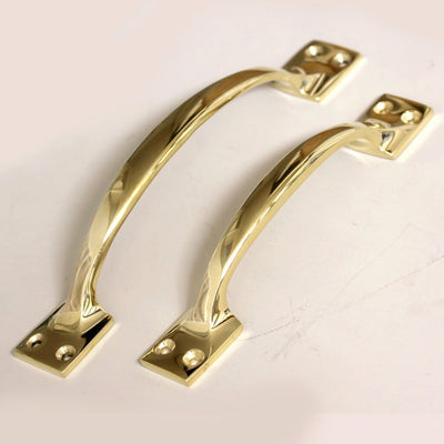 Pull handles in two sizes for kitchen drawers and doors