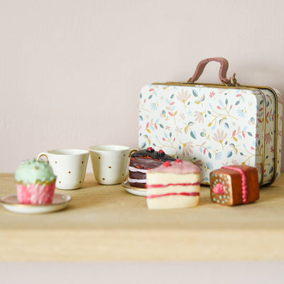 Maileg cakes and tableware for two in suitcase