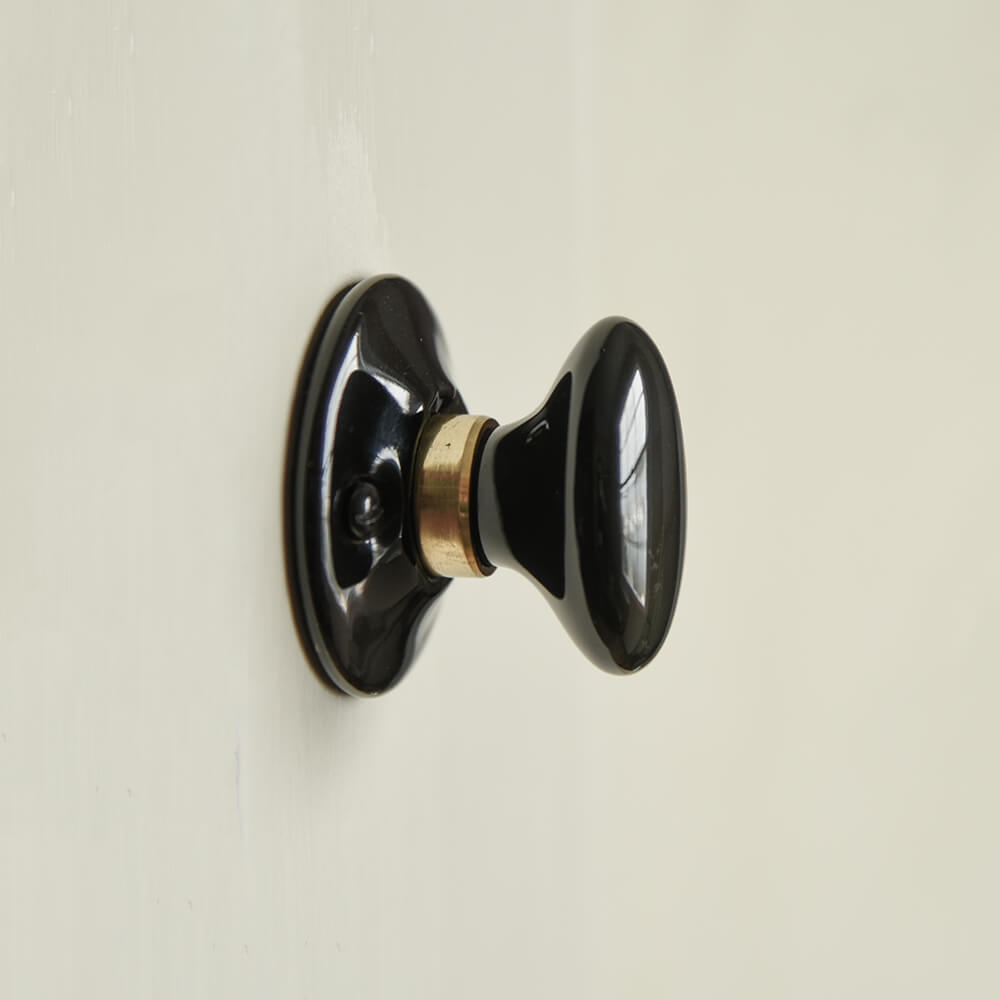Ceramic thumbturn in black with oval knob