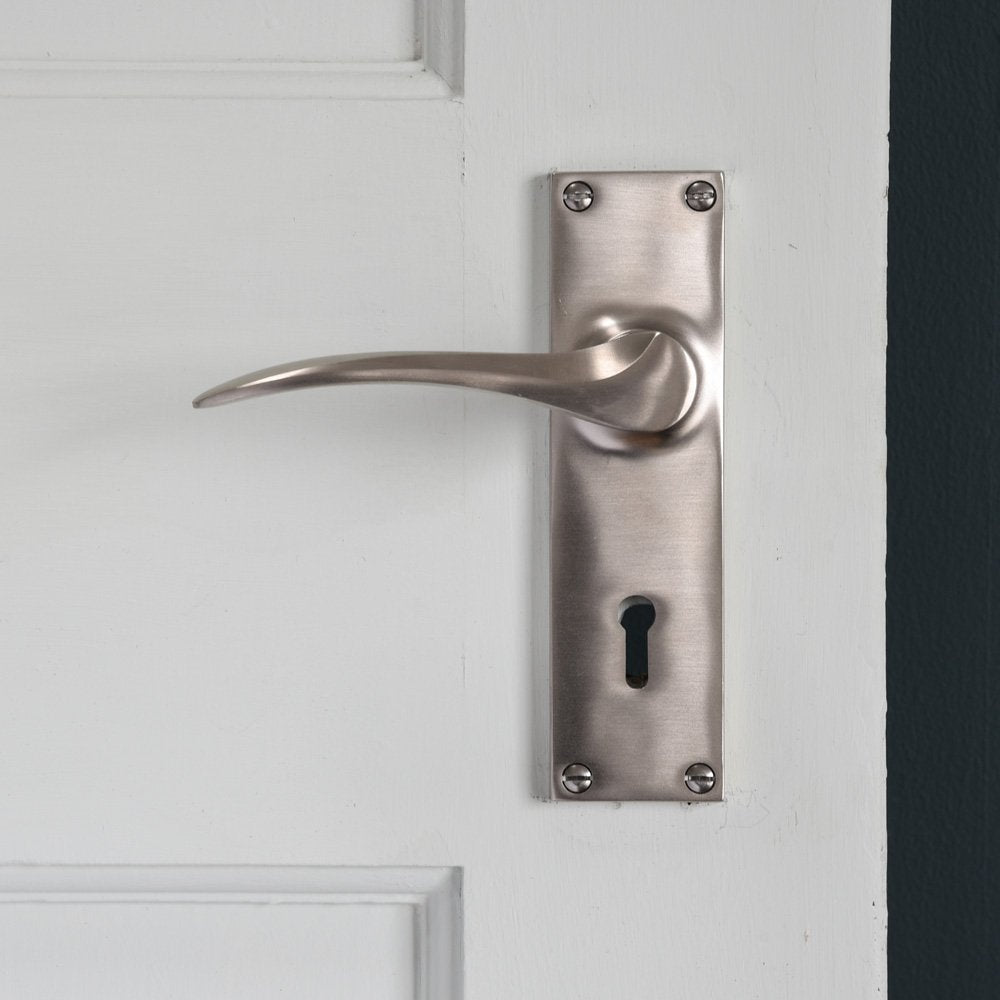 Lever door handle with rectangular backplate and keyhole