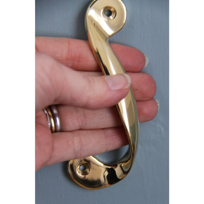 A Twisting Cupboard Handle Showing Scale