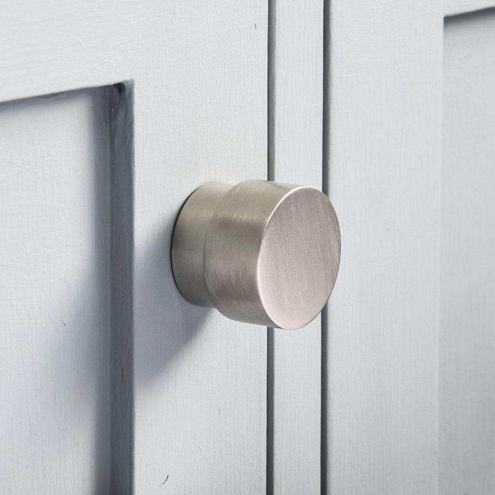 Drum shaped solid brass cabinet knob finished with satin nickel plate.