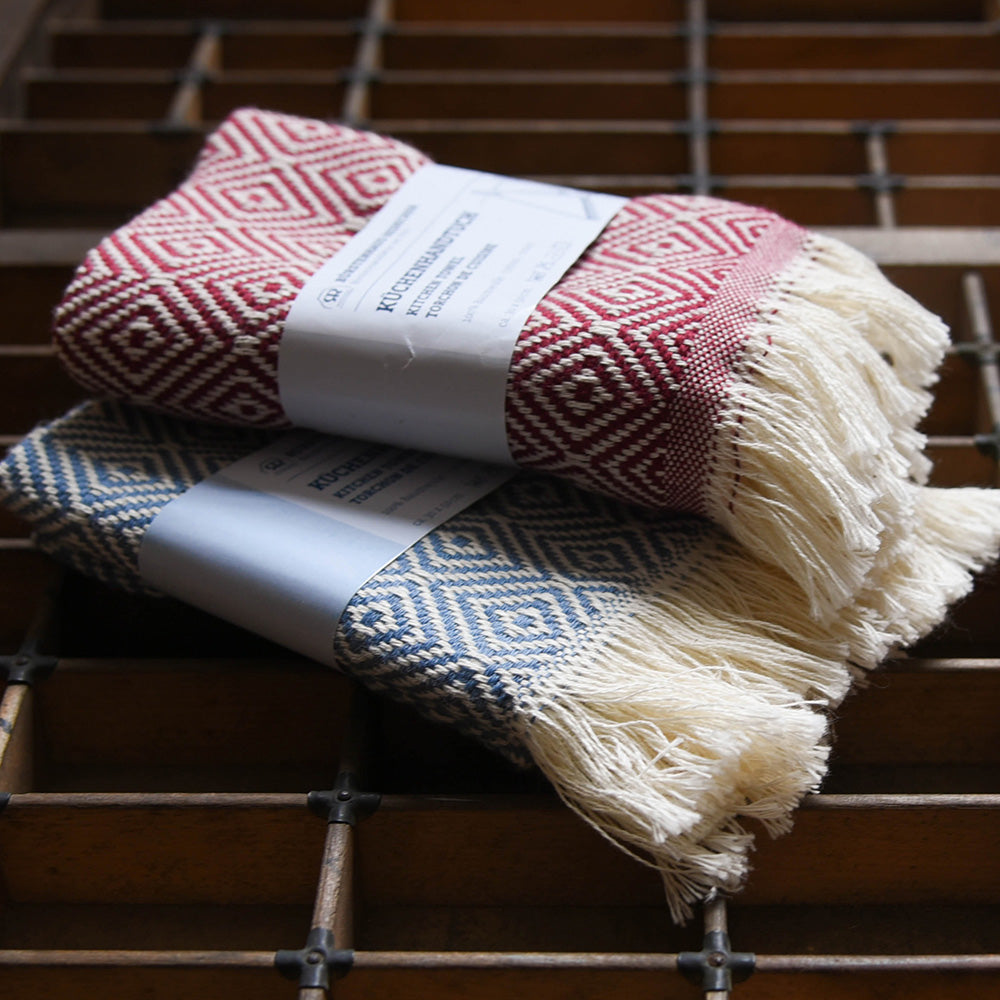 Mini kitchen towels with tassles - 100% cotton in red/white or blue/white hexagonal pattern