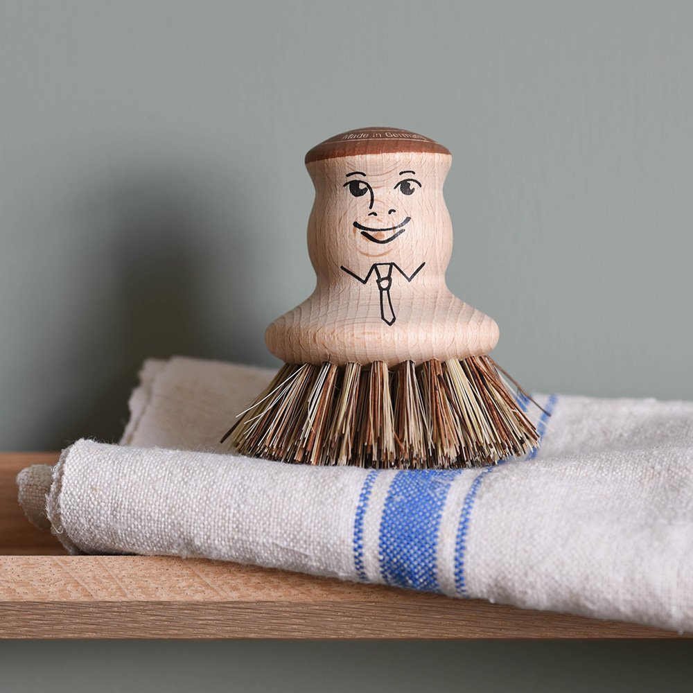 Close up of Mr Pot brush smiling face and strong bristles
