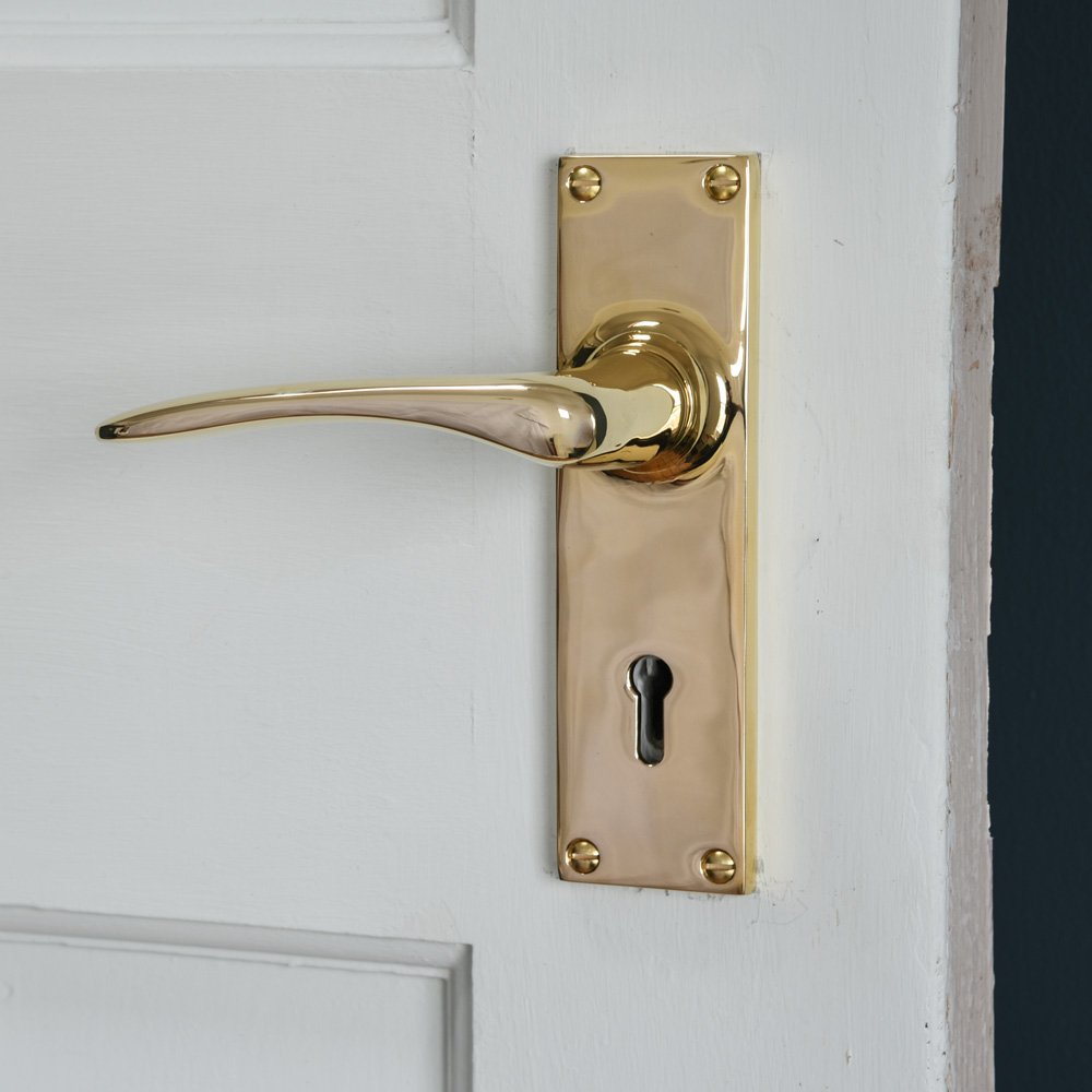 Oaken Lever Handles with Rectangular Backplate in Polished Brass