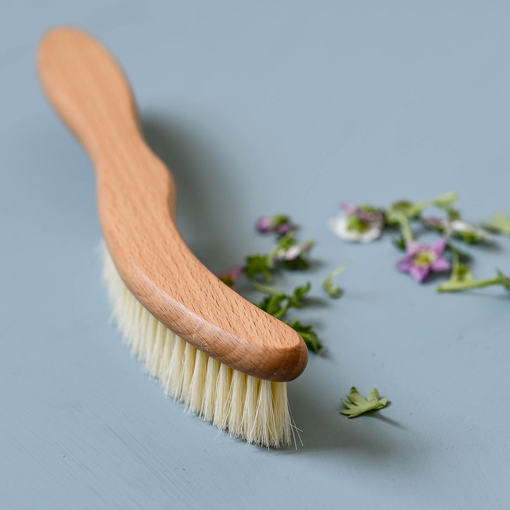 Oiled beechwood hand brush for table with soft bristles