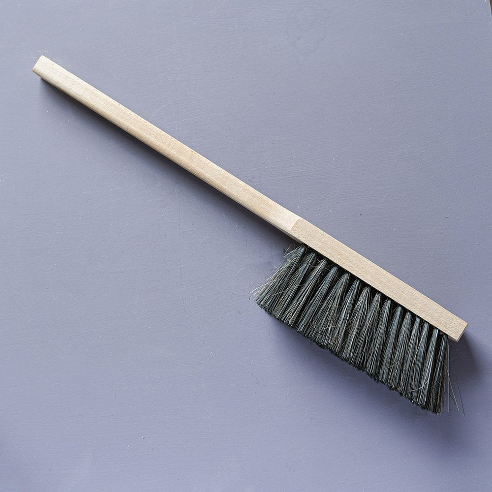 Beechwood brush with long handle and black nylon bristles
